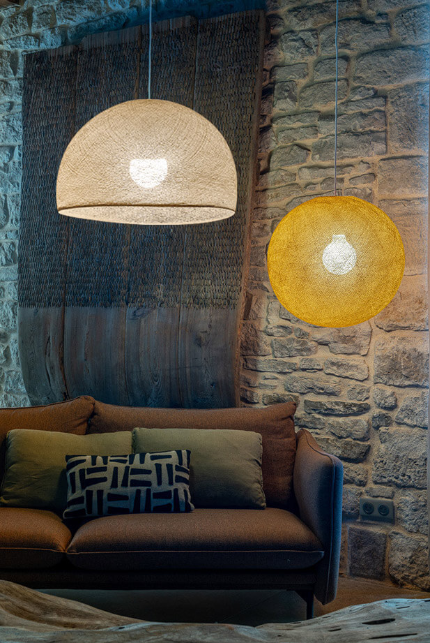 Suspension et luminaire suspendu